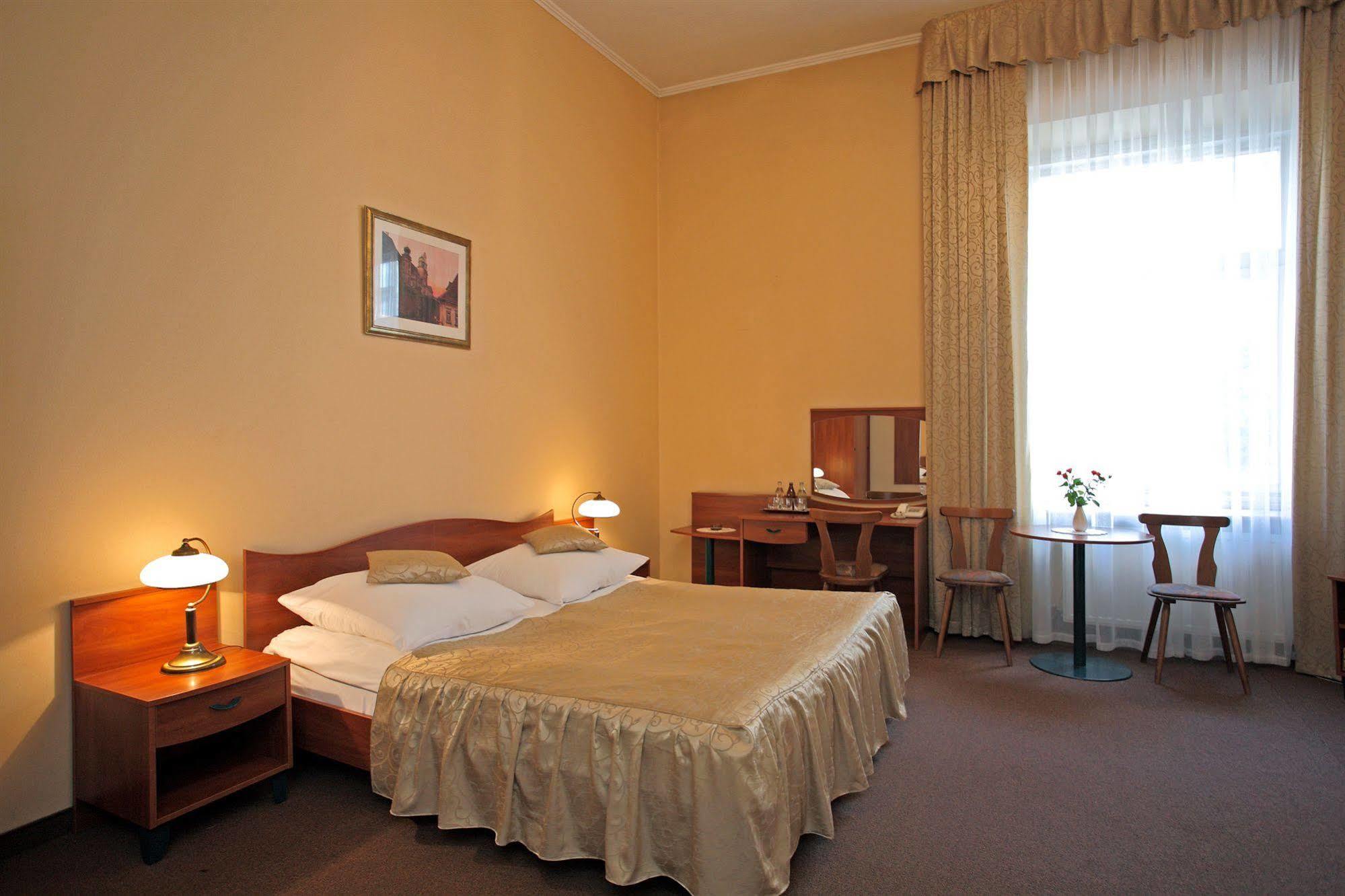 Hotel Fortuna Cracovie Chambre photo