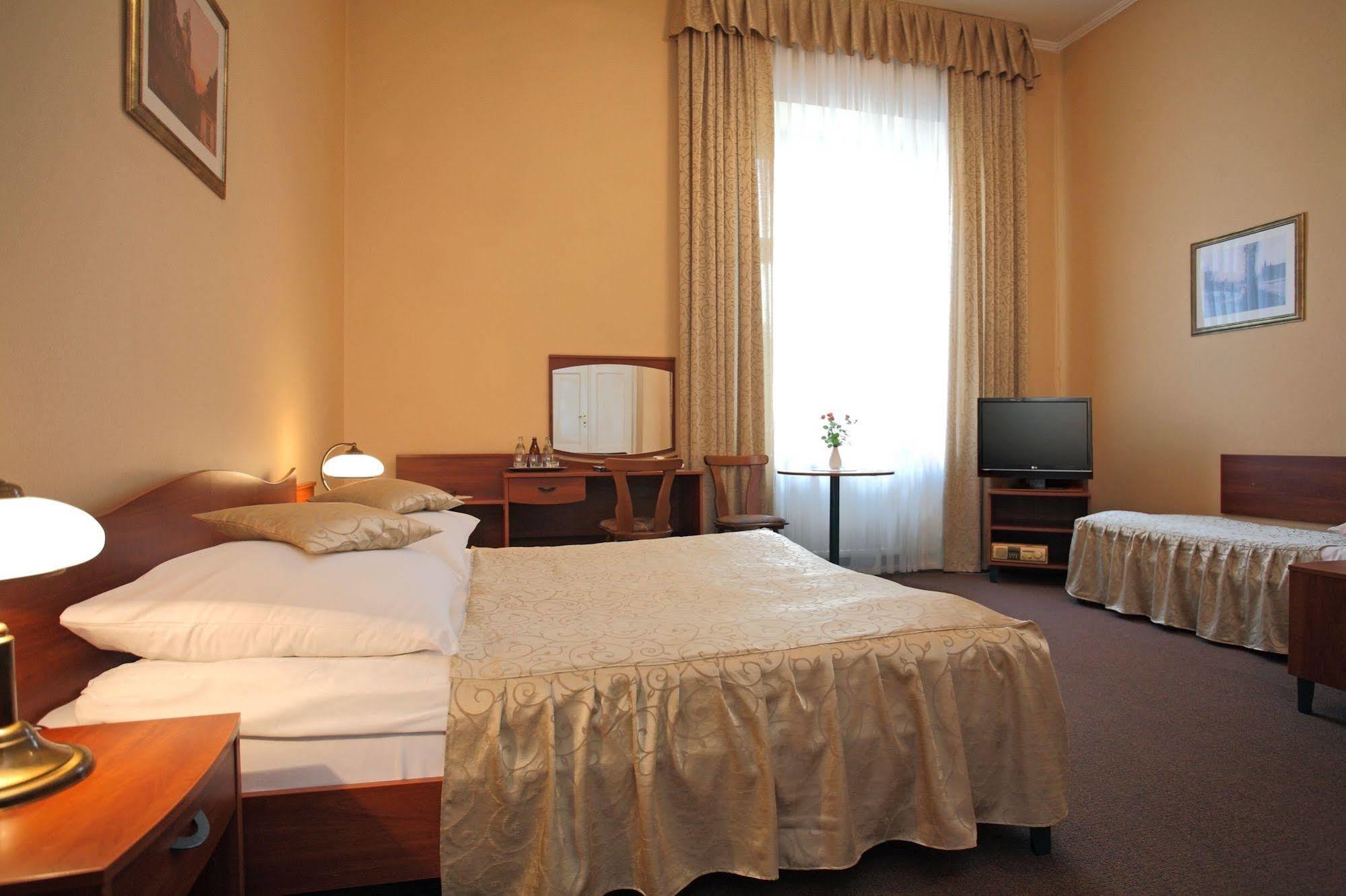 Hotel Fortuna Cracovie Chambre photo